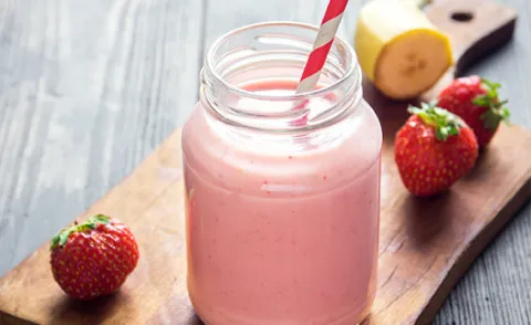 Jahodovo-banánové ovocné smoothie