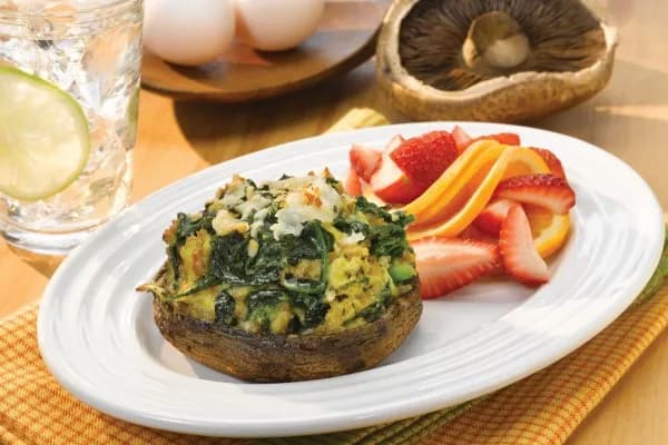 Bylinkové špenátové quiche v hlavičkách žampionů portobello