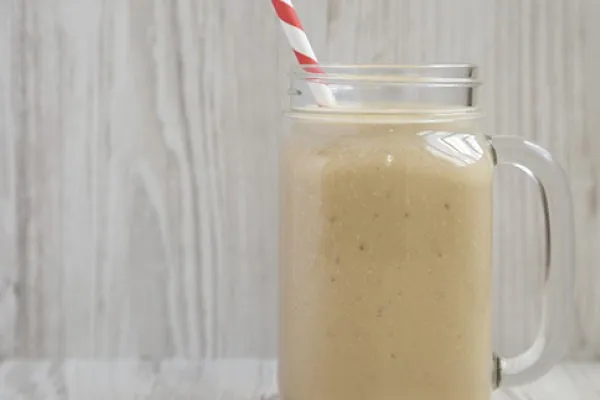 Snídaňový shake s arašídovým máslem a banánem